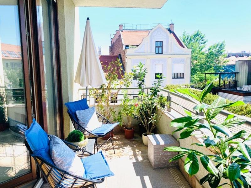 Sunny Deluxe Apt. & Terrace Budapest Exterior foto